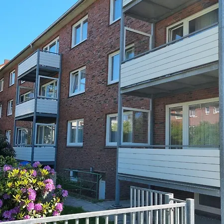 Kernsanierte In Ruhiger Und Zentraler Lage By Interhome * Wilhelmshaven